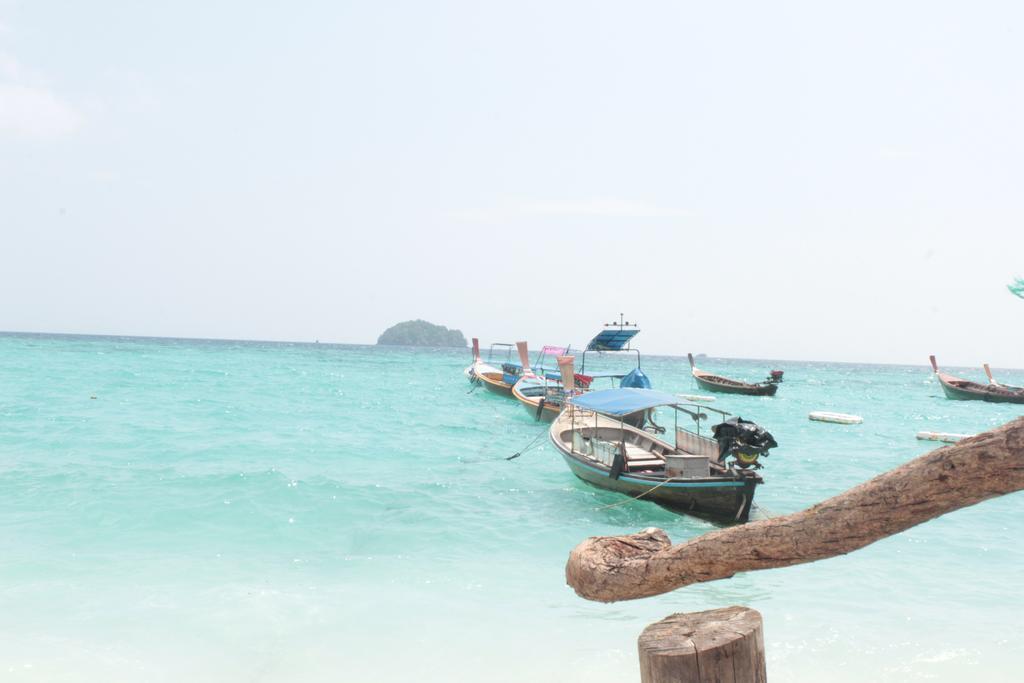 Captain Yut'S Bangalows Koh Lipe Exteriör bild