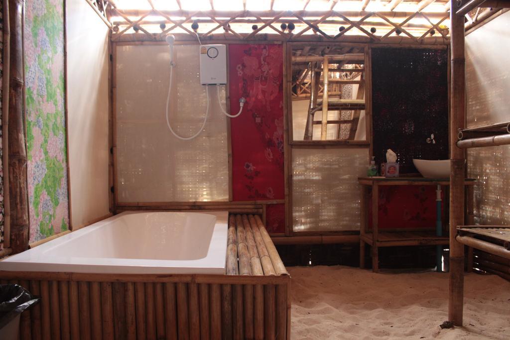 Captain Yut'S Bangalows Koh Lipe Exteriör bild